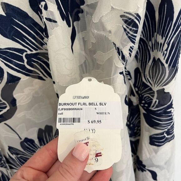 NWT Altar’d State Blueivory Kimono Floral with Bell Sleeves Size Small - Picture 7 of 9